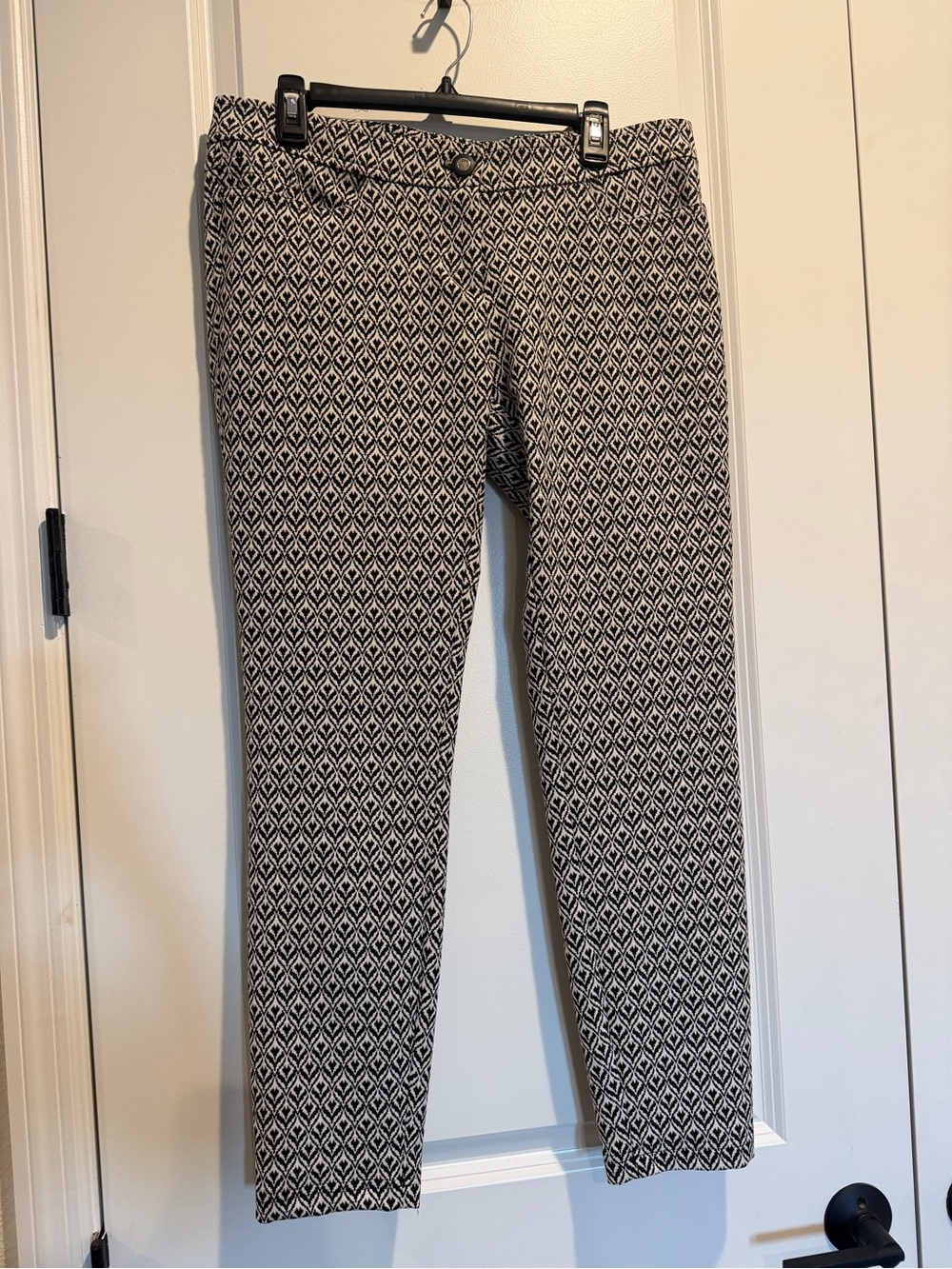 SW3 Bespoke Black & White Geometric Slim Ankle Pants